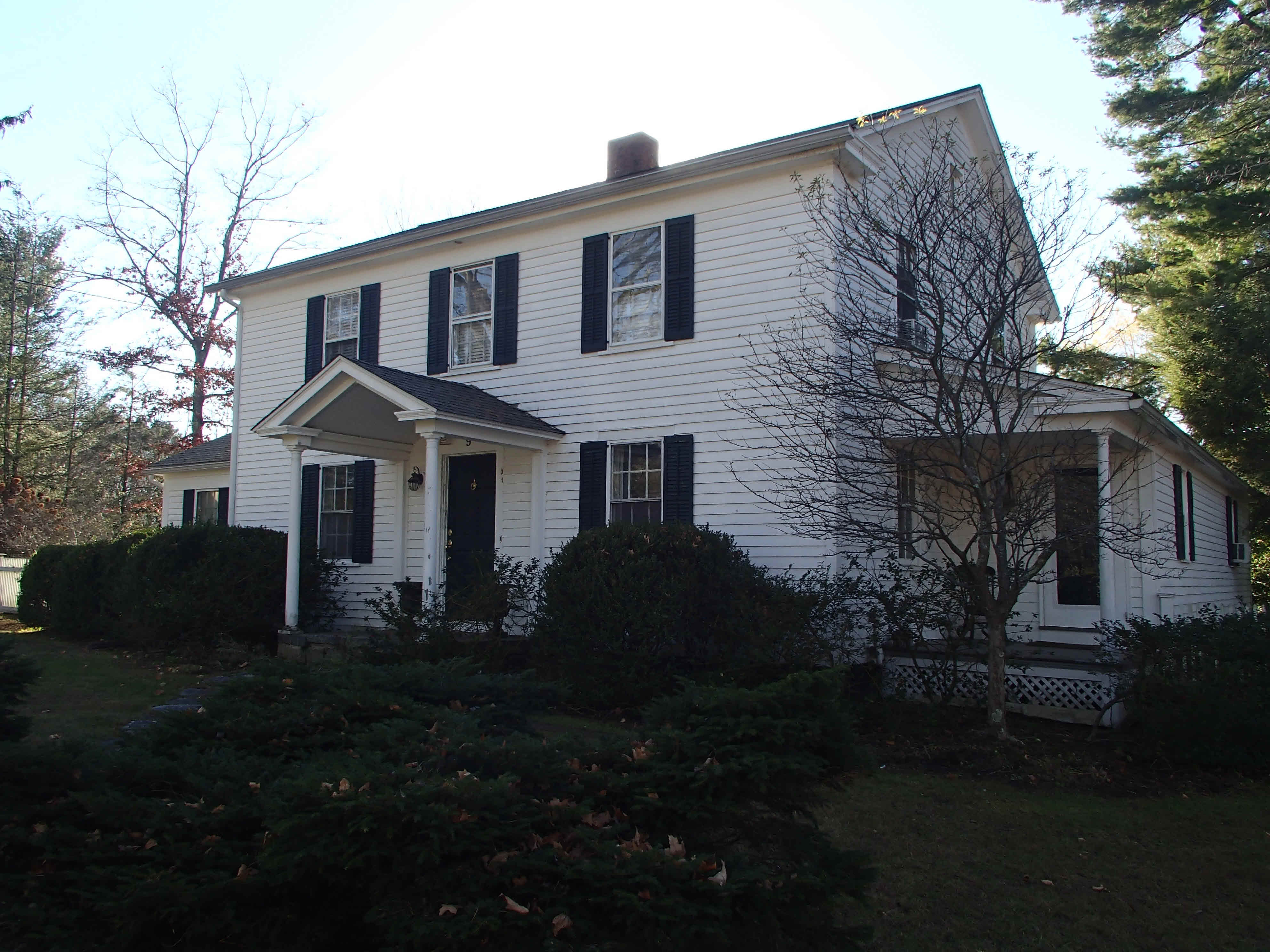 Building photograph for 9 HUT HILL RD